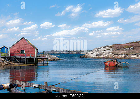 Nova Scotia angeln Schuppen mit Boot im Hafen von Peggy's Cove Stockfoto