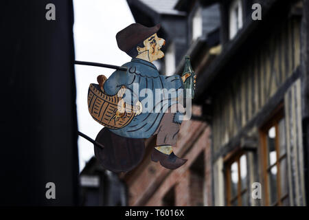 Wein Verkäufer Shop anmelden - Honfleur - Calvados - Frankreich Stockfoto