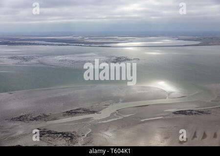 Luftaufnahme im niederländischen Wattenmeer mit Ebbe Stockfoto