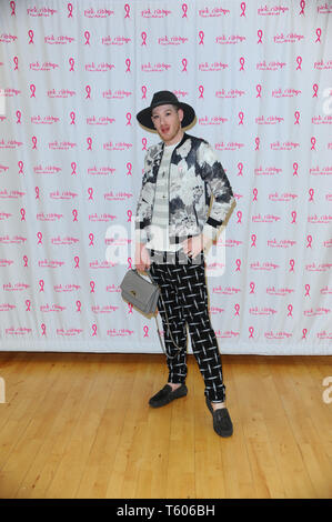 Lewis-Duncan Weedon während der Dreharbeiten für Pink, Celebrity Charity netball Gleiches an Kupfer, Olympic Park Stratford London gesehen. Stockfoto