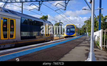 NSW, Australien, 2019 australische Züge am Bahnhof Plattform Stockfoto