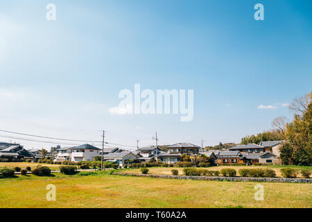 Japanische Landschaft Dorf und blauer Himmel in Nara, Japan Stockfoto