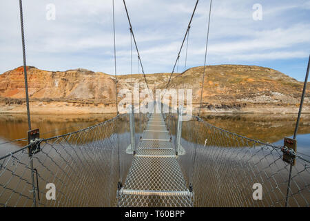 Der Stern Meine Suspension Bridge ist eine 117 Meter lange Fußgänger-Hängebrücke über den Red Deer River in Drumheller, Alberta, Kanada. Im Jahr 1931 konstruierte, Travel Alberta Stockfoto