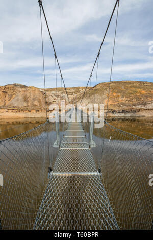Der Stern Meine Suspension Bridge ist eine 117 Meter lange Fußgänger-Hängebrücke über den Red Deer River in Drumheller, Alberta, Kanada. Im Jahr 1931 konstruierte, Travel Alberta Stockfoto