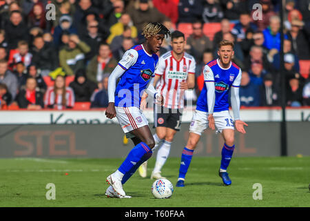 27.April 2019, Bramall Lane, Sheffield, England; Sky Bet Meisterschaft, Sheffield United vs Ipswich Town; Trevoh Chalobah (06) von Ipswich mit der Kugel Credit: Craig Milner/News Bilder der Englischen Football League Bilder unterliegen DataCo Lizenz Stockfoto