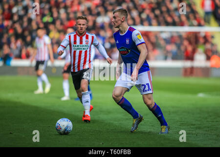 27.April 2019, Bramall Lane, Sheffield, England; Sky Bet Meisterschaft, Sheffield United vs Ipswich Town; Flynn Downes (21) von Ipswich mit der Kugel Credit: Craig Milner/News Bilder der Englischen Football League Bilder unterliegen DataCo Lizenz Stockfoto