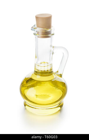 Olivenöl in Glas Kanne auf Weiß Stockfoto