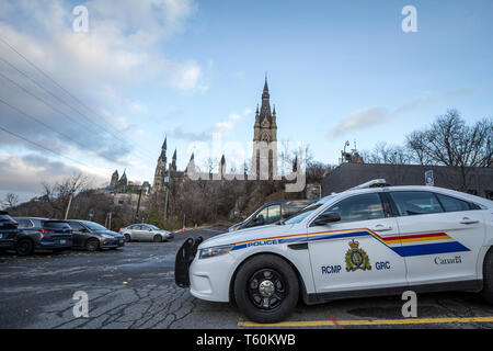 MONTREAL, KANADA - 10. NOVEMBER 2018: RCMP GRC Polizei Auto stehend vor dem Kanadischen Parlament Gebäude. Die Royal Canadian Mounted Police ist Stockfoto