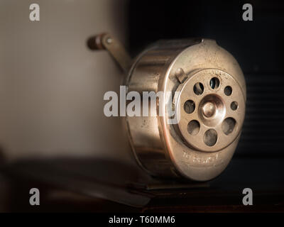 Alte montiert Bleistiftspitzer. Stockfoto