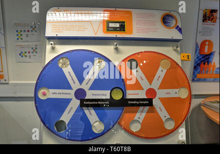 Radio Entdecken Sie aktiver Materialien und sheilding Materialien. Besucherzentrum am EEF Kernkraftwerk in Sizewell, Suffolk, Großbritannien. Kernkraftwerk Stockfoto