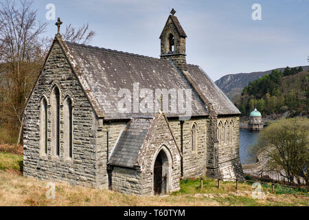Kirche und Nantgwyllt Garreg-ddu Reservoir an Elan Valley, Powys, Wales Stockfoto