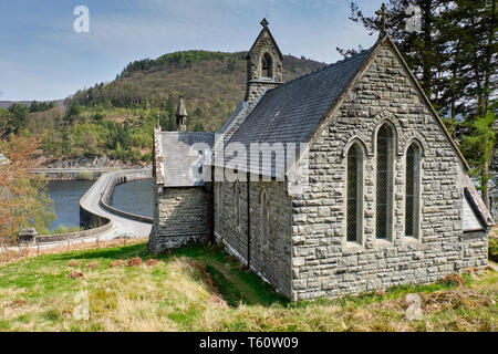 Kirche und Nantgwyllt Garreg-ddu Reservoir an Elan Valley, Powys, Wales Stockfoto