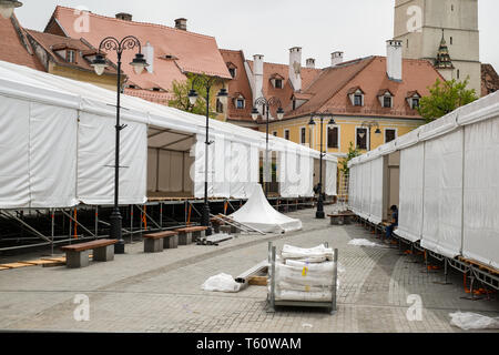 Sibiu, Rumänien - April 27, 2019 kleine Quadrat während der Vorbereitungen für die informelle Tagung der Staats- und Regierungschefs 2019 in Sibiu, Rumänien Stockfoto