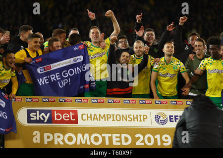 Norwich City Spieler feiern, nachdem gefördert wird, für die Premier League - Norwich City v Blackburn Rovers, Sky Bet Meisterschaft, Carrow Road, Norwic Stockfoto