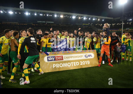 Norwich City Spieler feiern, nachdem gefördert wird, für die Premier League - Norwich City v Blackburn Rovers, Sky Bet Meisterschaft, Carrow Road, Norwic Stockfoto