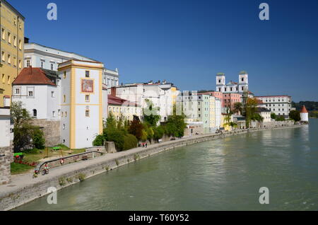 Ufer des Flusses Inn in Passau, Deutschland Stockfoto