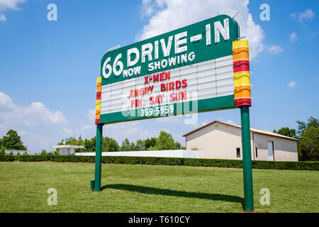 Historische Antrieb - im Theater 66 Drive-In auf US-Route 66 in Karthago, Jasper County, Missouri, USA Stockfoto