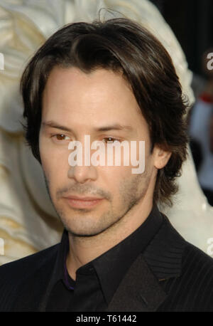 Keanu Reeves am Los Angeles Premiere von Warner Bros. "Matrix Reloaded", gehalten an der Mann Dorf Theater in Westwood, CA. Die Veranstaltung fand am Mittwoch, den 7. Mai 2003. Foto von: SBM/PictureLux Datei Referenz # 33790 2034 SBMPLX Stockfoto