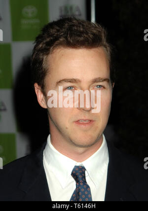 Edward Norton auf der 13. jährlichen Environmental Media Awards am Ebell Theater von Los Angeles Theater in Los Angeles, CA. Die Veranstaltung fand am Mittwoch, 5. November 2003. Foto von: SBM/PictureLux Datei Referenz # 33790 1964 SBMPLX Stockfoto
