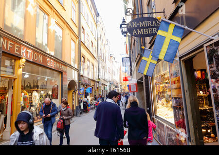 Stockholm, Schweden - 22 April, 2019: Blick auf die Vasterlangatan Einkaufsstraße in der Altstadt. Stockfoto