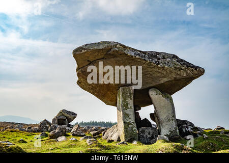 Die Kilclooney Dolmen ist neolithischen Denkmal zurück zu 4000 dating bis 3000 v. Chr. von Ardara und Portnoo im County Donegal, Irland. Stockfoto