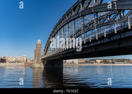 Bolsheokhtinsky oder Peter der Große Brücke über den Fluss Neva. St. Petersburg, Russland Stockfoto
