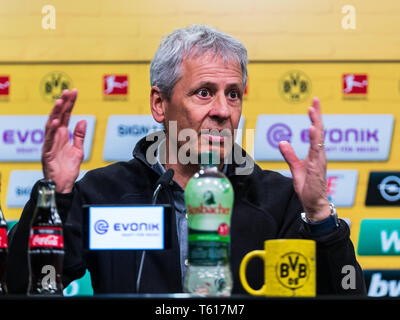 27. April 2019 Dortmund, Deutschland Fußball Bundesliga Borussia Dortmund gegen Schalke 04 Trainer Lucien Favre Borussia Dortmund Stockfoto