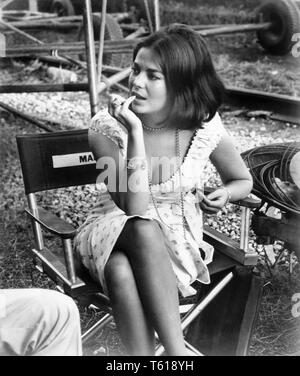 Natalie Wood DIESE EIGENSCHAFT IST 1966 auf Position setzen candid Dreharbeiten Regisseur Sydney Pollack spielen Tennessee Williams Drehbuch Francis Ford Coppola Sieben Künste Produktionen/Paramount Pictures VERURTEILT Stockfoto