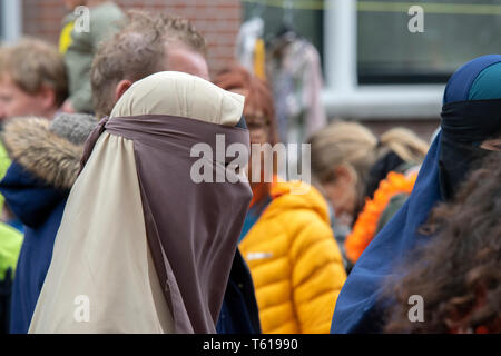 Frauen mit Burka in Amsterdam Die Niederlande 2019 Stockfoto