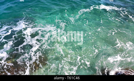Natur Hintergrund von transparenten Meer Wasser Stockfoto