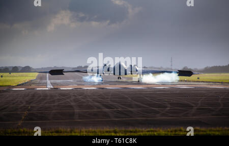 Northrop Grumman B-2 Spirit auf der Bereitstellung in Fairford in England. Stockfoto