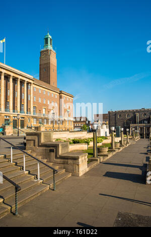 Rathaus am Marktplatz im Stadtzentrum von Norwich, Norfolk, England, Vereinigtes Königreich Stockfoto