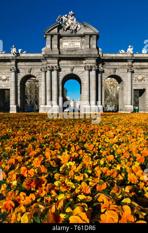 Puerta de Alcalá (Alcalá-Tor). Madrid, Spanien. Stockfoto