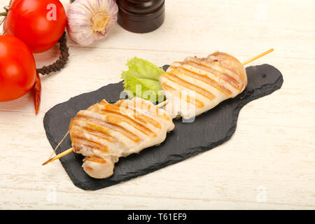 Gegrilltes Huhn ohne Knochen Oberschenkel Stockfoto