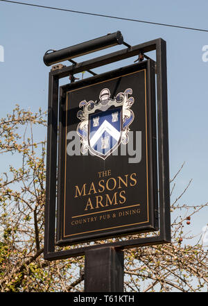 Die Masons Arms Pub Schild, Long Marston, Warwickshire, England, Großbritannien Stockfoto