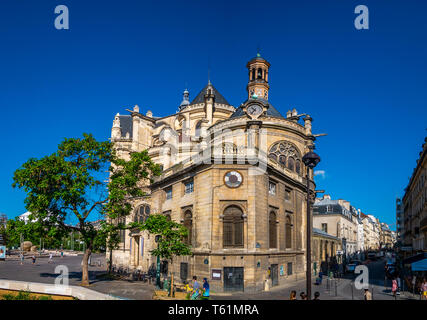 Paris, Frankreich, August 18,2018: Saint-Eustache Kathedrale zu Les Halles Metrostation in Paris geschlossen Stockfoto