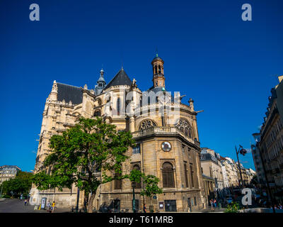 Paris, Frankreich, August 18,2018: Saint-Eustache Kathedrale zu Les Halles Metrostation in Paris geschlossen Stockfoto