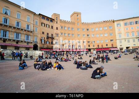 Siena, Italien - 03. März 2019: Piazza del Campo in der toskanischen Stadt, in der Nähe von Florenz in Italien. Der Platz ist berühmt in der ganzen Welt als die berühmten Pali Stockfoto