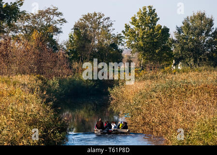 Bootsfahrten auf dem Fluss Hortobágy in der Großen Ungarischen Tiefebene Stockfoto