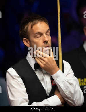 Ali Carter bei Tag neun Der2019 Betfred Weltmeisterschaft an den Tiegel, Sheffield. Stockfoto