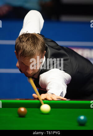 Ali Carter bei Tag neun Der2019 Betfred Weltmeisterschaft an den Tiegel, Sheffield. Stockfoto