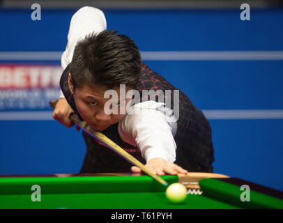 Zhou Yuelong bei Tag neun Der2019 Betfred Weltmeisterschaft an den Tiegel, Sheffield. Stockfoto