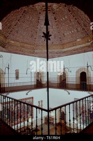 ARTESONADO MUDEJAR PROCEDENTE DEL SANTUARIO DE SAN ROMAN DEL VALLE REALIZADO EIN FINALES DEL SIGLO XV INSTALADO EN LA TORRE DEL CARACOL DE BENAVENTE. Lage: CASTILLO/Parador Nacional. Benavente. Zamora. Spanien. Stockfoto