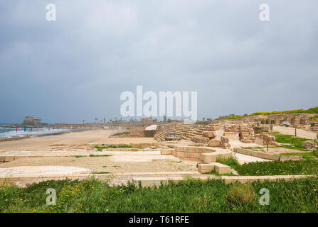 Die Ruinen der antiken römischen Stadt Cäsarea an der Mittelmeerküste in Israel. Stockfoto