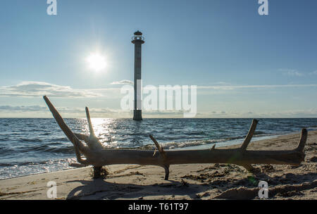 Skew Leuchtturm an der Ostsee. Kiipsaar, Harilaid, Saaremaa, Estland, Europa. Stockfoto