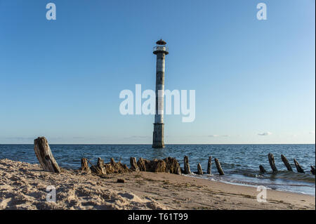 Skew Leuchtturm an der Ostsee. Kiipsaar, Harilaid, Saaremaa, Estland, Europa. Stockfoto