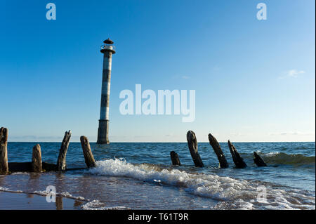 Skew Leuchtturm an der Ostsee. Kiipsaar, Harilaid, Saaremaa, Estland, Europa. Stockfoto