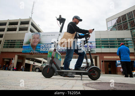 Ein Foto des ehemaligen der NRB Präsident Oliver North liegt auf dem Indiana Convention Center während der dritte Tag der National Rifle Association convention angezeigt. Stockfoto