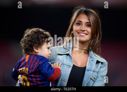 Barcelona, Spanien. 27 Apr, 2019. Fussball: Liga Santander 2018/19: Antonella Roccuzzo Teilnahme an der Spanischen Primera Division "Liga Santander (Espanola)' Match zwischen dem FC Barcelona gegen Levante UD im Camp Nou Stadion in Barcelona, Spanien, 27. April 2019. Credit: Pablo Morano/LBA/Alamy leben Nachrichten Stockfoto