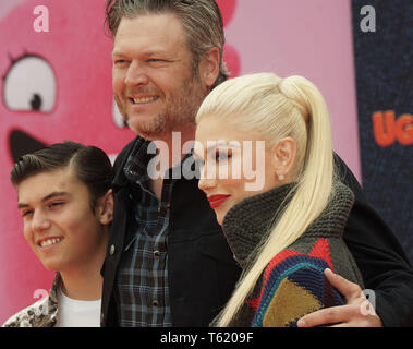 Kingston Rossdale, Gwen Stefani, Blake Shelton055 besucht STX Filme Weltpremiere von häßlichen Puppen am Regal Cinemas L.A. Live am 27. April 2019 in Los Angeles, Kalifornien. Stockfoto